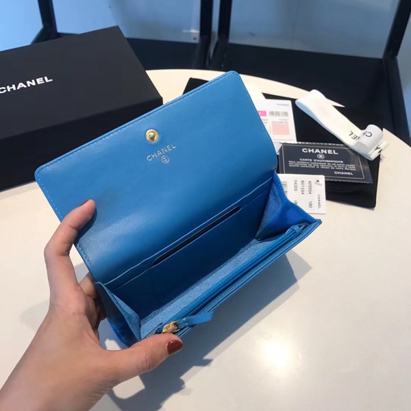 シャネル財布着用イメージ